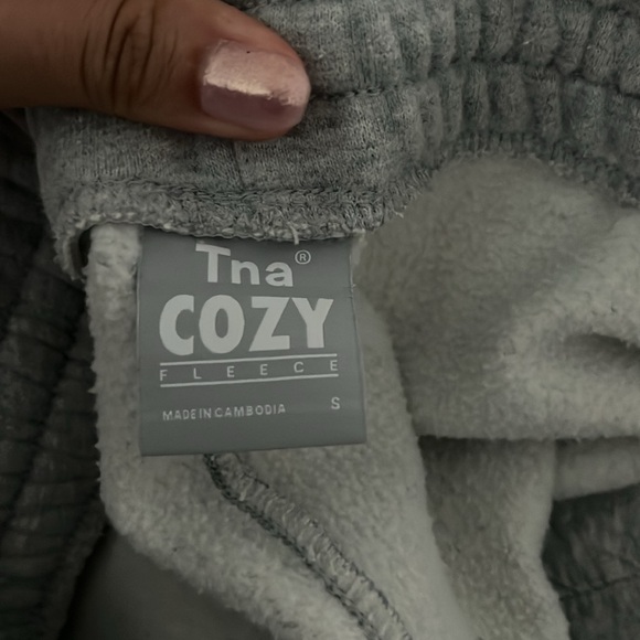 Aritzia | Cozy Fleece Mega Flutter Micro Sweatshort - Picture 6 of 8